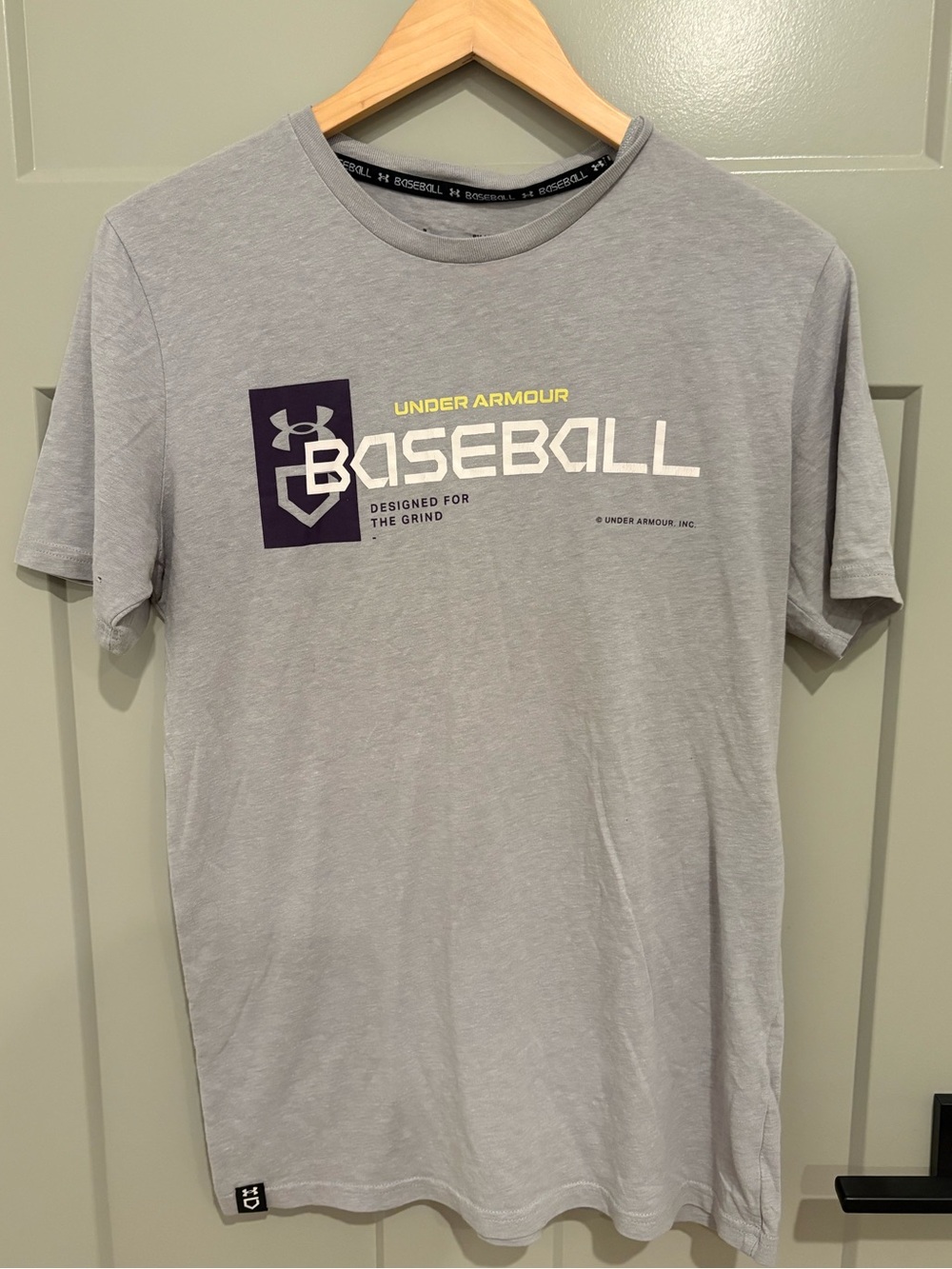Under Armour Light Gray Baseball Logo Short Sleeve Tee